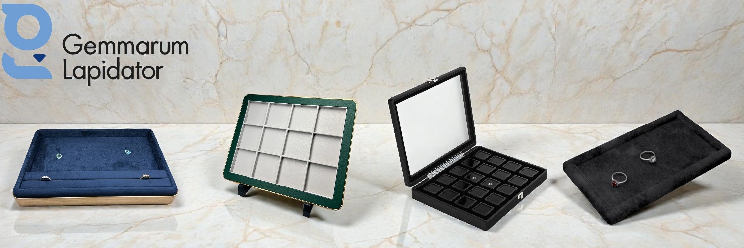 Tabletts und Displays für Steine